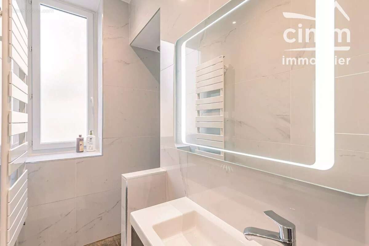 REIMS CENTRE - Appartement de caractère de avec balcon dominant la Place d'Erlon - photo 10