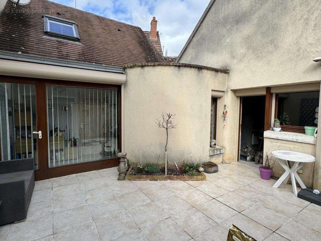 Maison à SAINT-AMAND-MONTROND