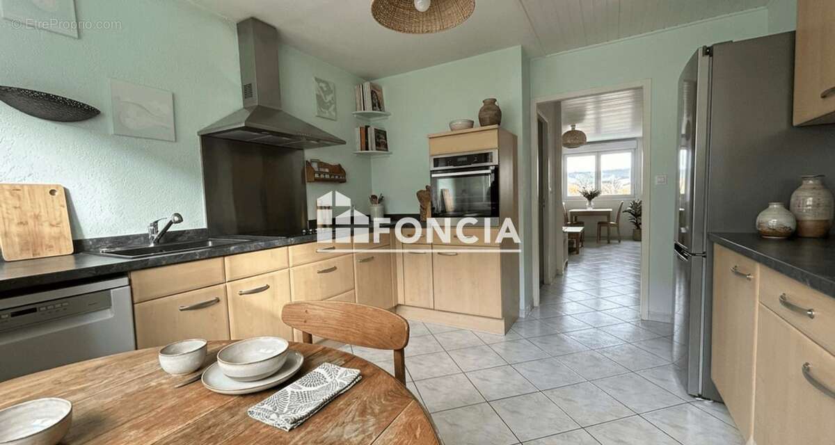 Spacieux T4 traversant de 77 m² avec balcon et cave– 3 chambres – Libre immédiatement - photo 2