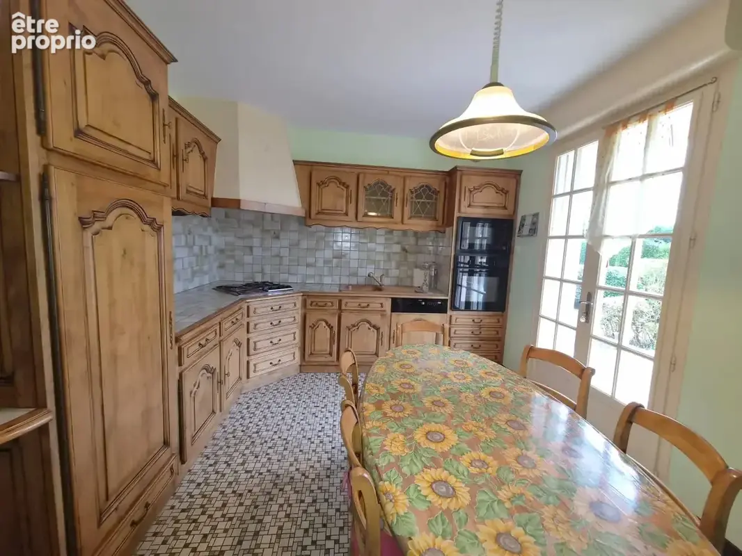 ST OUEN DES TOITS - Pavillon semi-enterré plain pied de 135 m² - Terrain 835 m² - photo 2