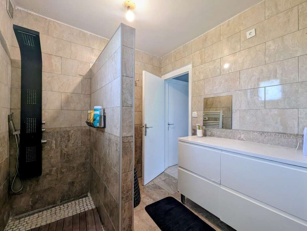 Maison à VETRAZ-MONTHOUX