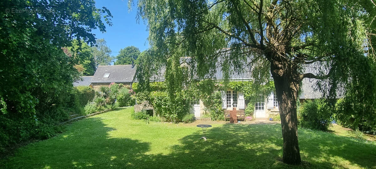 Maison à BRISSAC-QUINCE