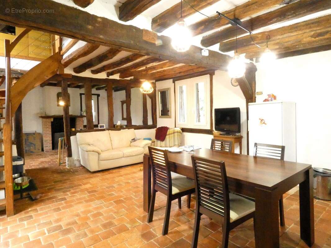 Maison à LES BORDES