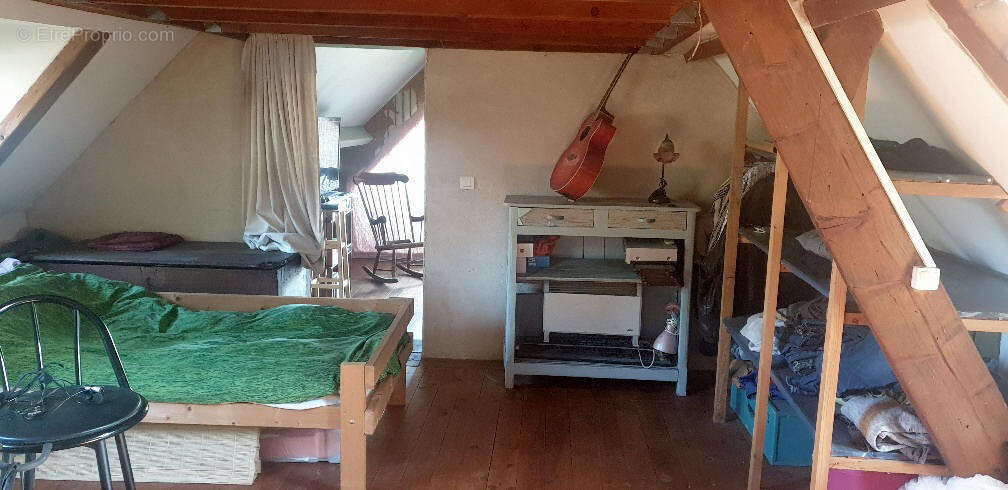 A 5km des commodités, Maison XIX ème typiquement Quercynoise en pierre sur 400m2 de jardin - photo 9