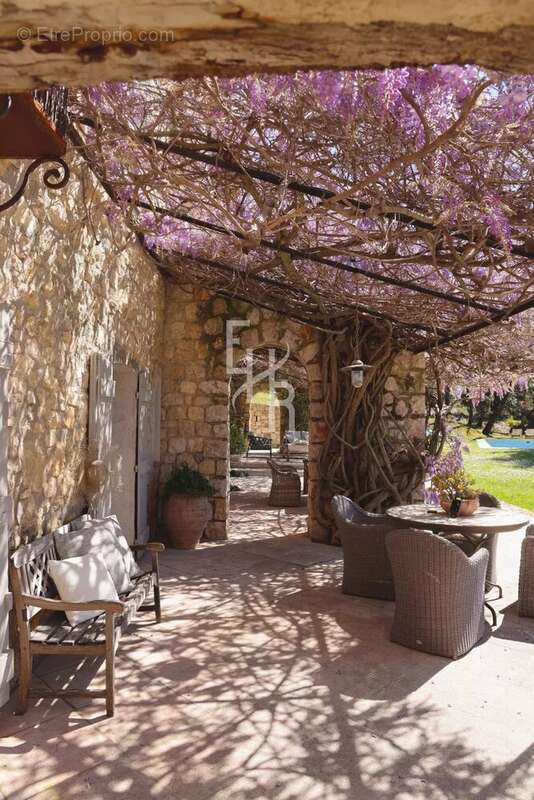 Maison à CHATEAUNEUF-GRASSE