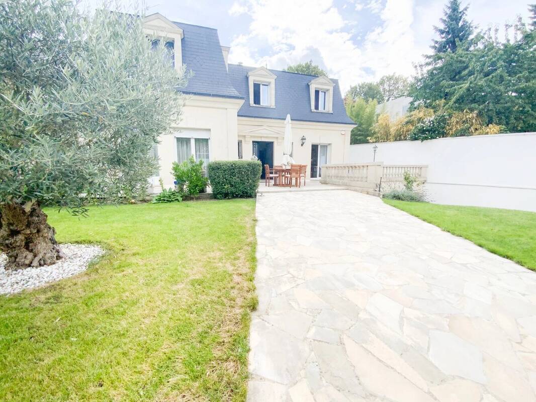 Maison secteur mairie - proche ecoles et commerces - photo 8