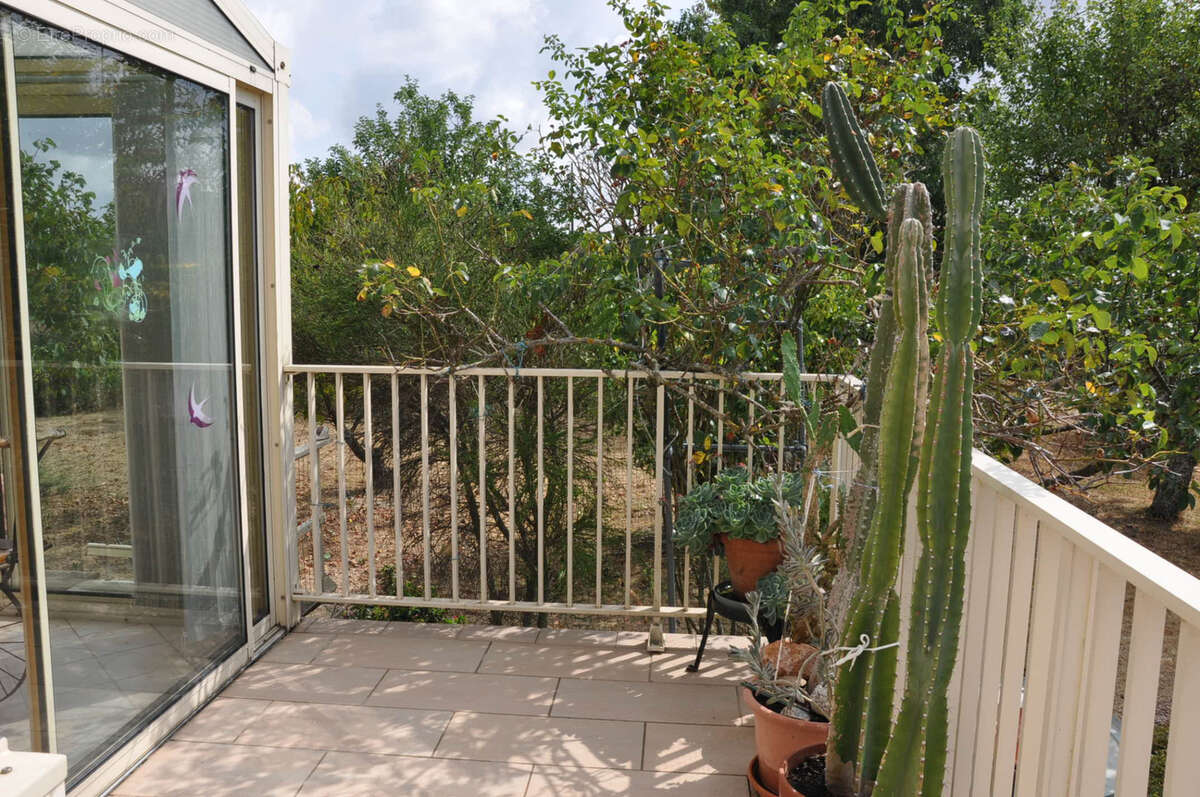 VENTE EN VIAGER OCCUPE, Beau pavillon de 1966, avec 4 chambres, grand jardin paysager et vues superbes... - photo 14