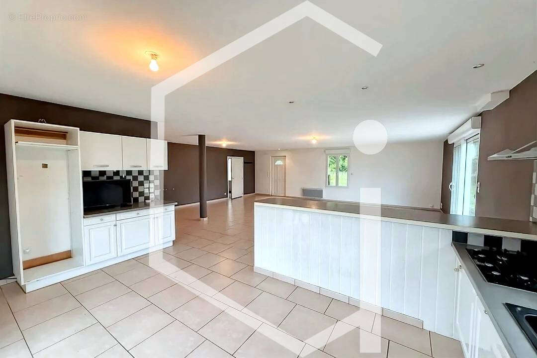 Maison à VARENNES-VAUZELLES