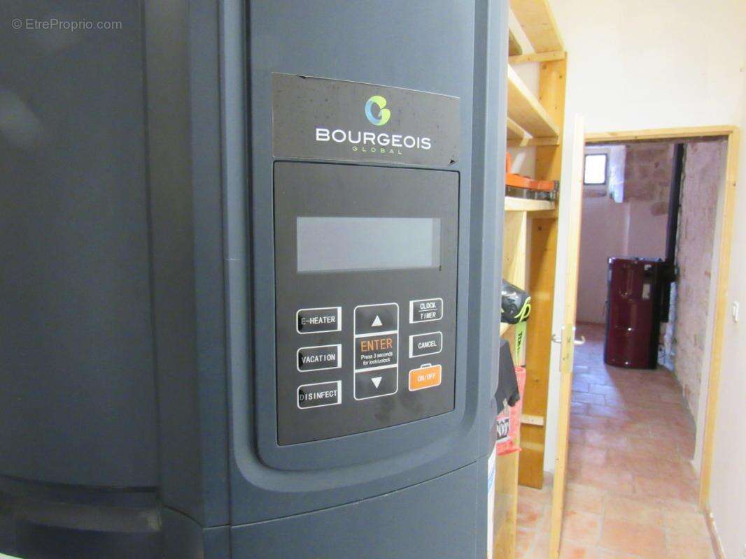 Grande maison medievale  de village entierement renovee dpe en b avec une petite maison qui sert de garage   290000€ - photo 58