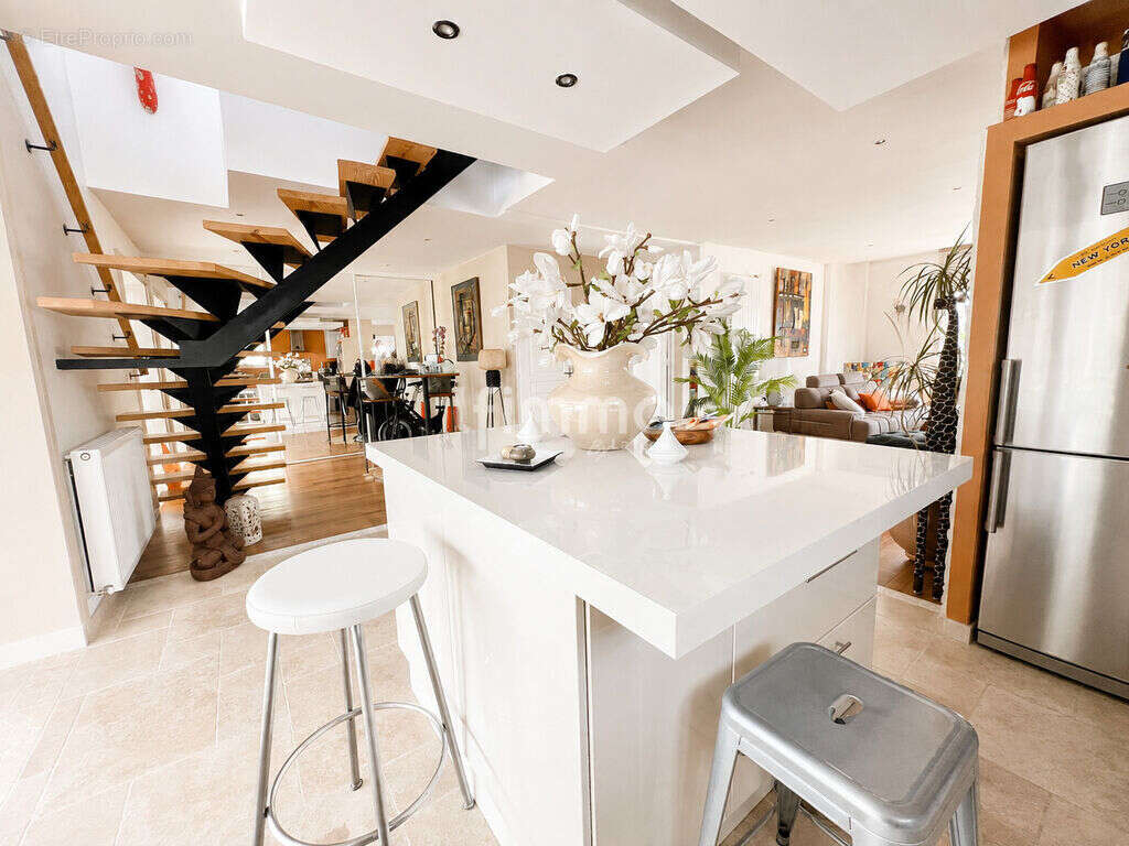 Maison 160m² complètement rénové +studio indépendant - 33140 Cad - photo 2