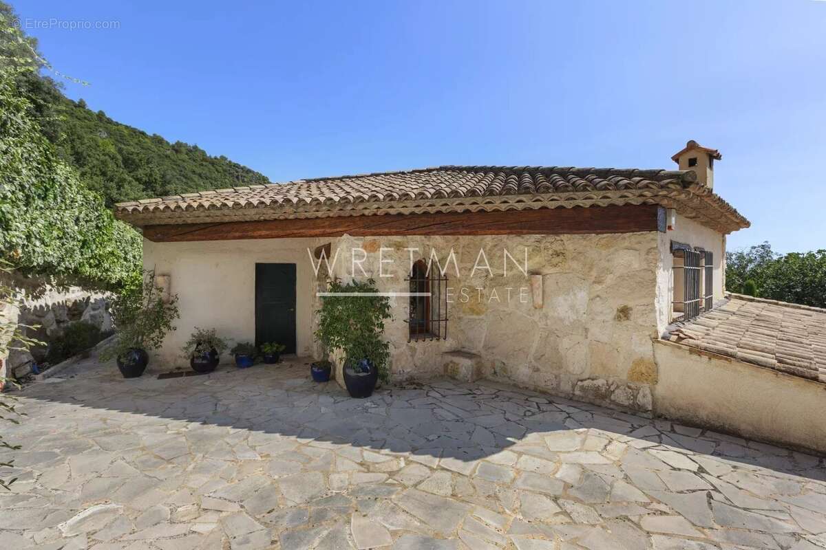 Maison à TOURRETTES-SUR-LOUP