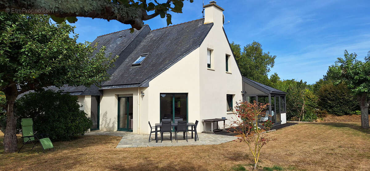 FOUESNANT BOURG - Maison contemporaine de 170 m² sur un joli terrain de 950 m² ! - photo 3