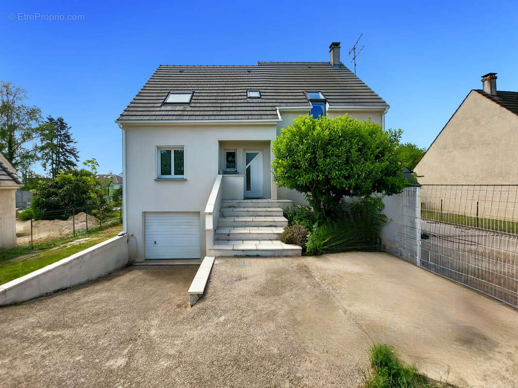 Maison à OLLAINVILLE