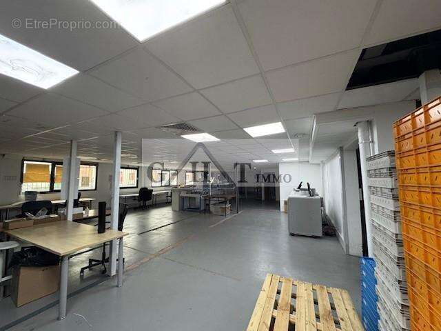 Commerce à NEUILLY-PLAISANCE