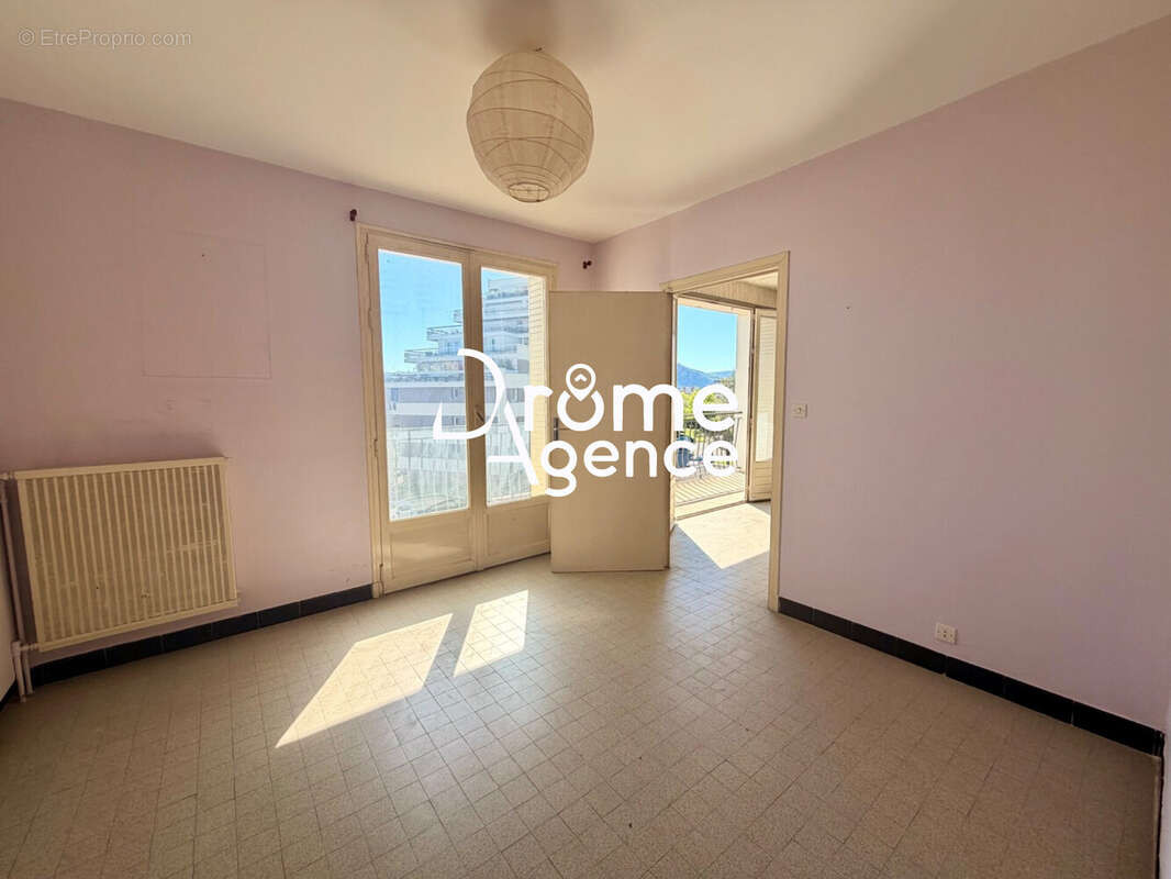Appartement 40 m² à Bourg-Les-Valence  - photo 7