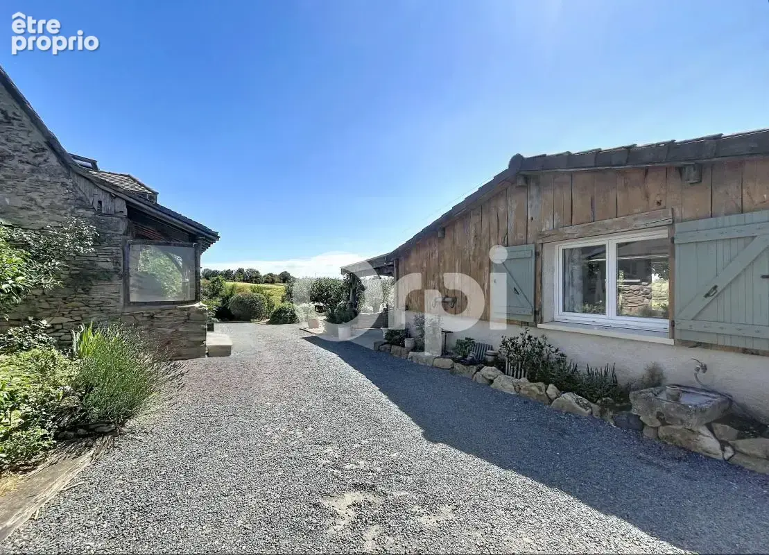  Ensemble immobilier de charme – Deux maisons rénovées – Vue panoramique & piscine – Secteur Hautefort / Excideuil - photo 15