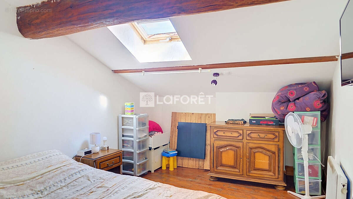 Maison de village à CORBERE-LES-CABANES 2 chambres, 2 bureaux, 2 salles d'eau avec WC et buanderie / atelier - photo 10