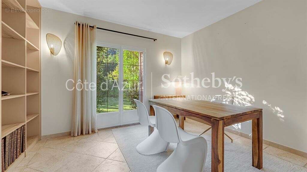 Maison de prestige à vendre dans le Golfe de Saint-Tropez, avec héliport privé - photo 17