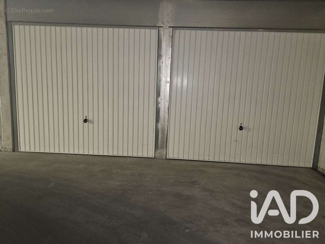Parking 22 m² à Marseille-9e  - photo 2