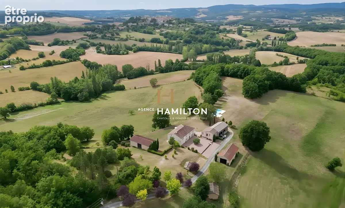 Magnifique domaine de 32 ha  avec lac, et vue dominante sur les environs - photo 2