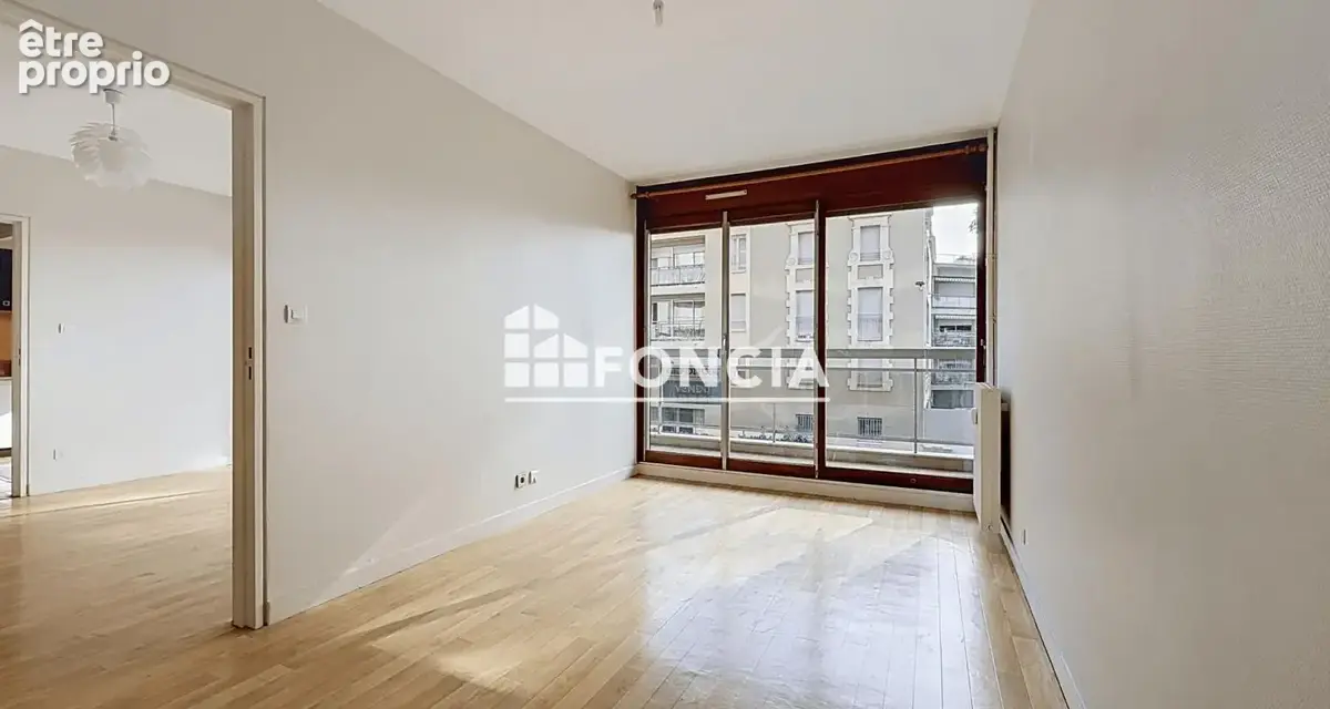 T2 lumineux avec ascenseur, parking et grand balcon-terrasse – Rue Jules Noriac - photo 2
