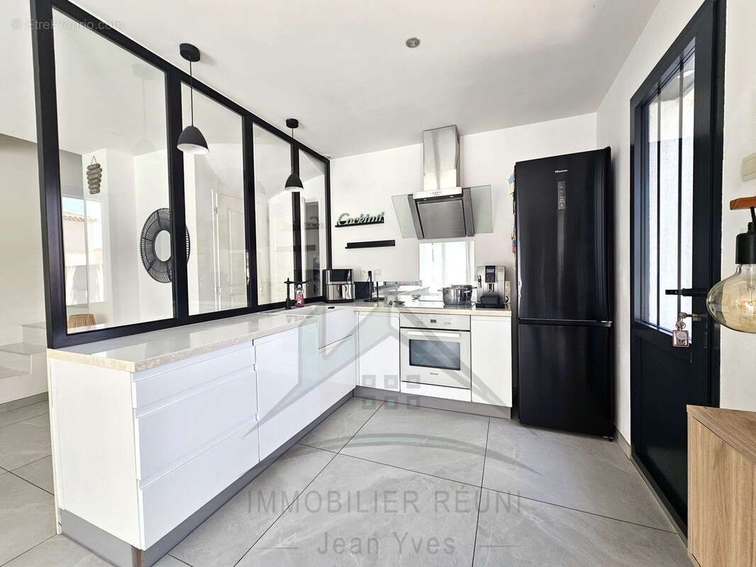 Châteauneuf-les-Martigues   Quartier Parc François Mitterrand Villa T4 de 103 m2   Piscine   Calme absolu. - photo 7