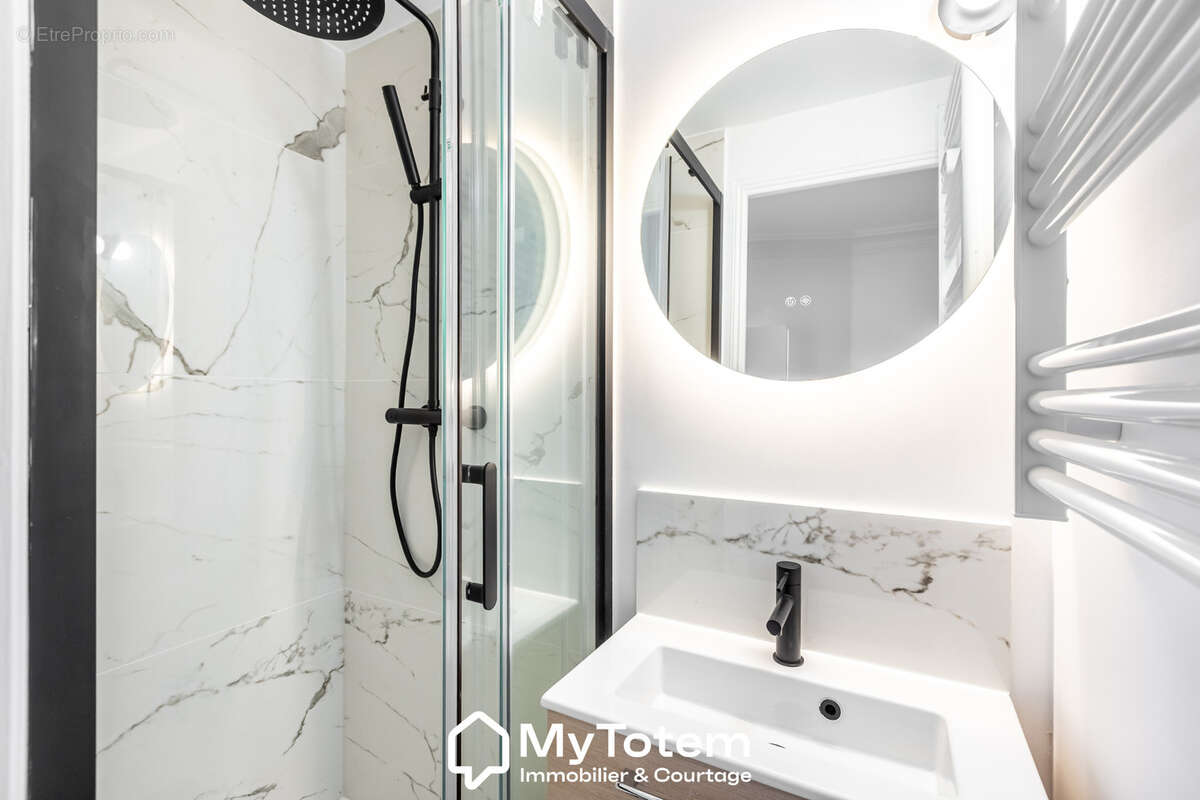 Appartement à PARIS-17E
