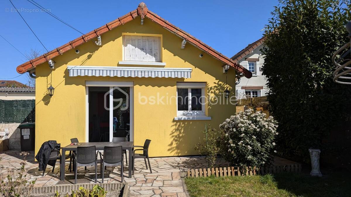 Maison à SAINTE-GENEVIEVE-DES-BOIS