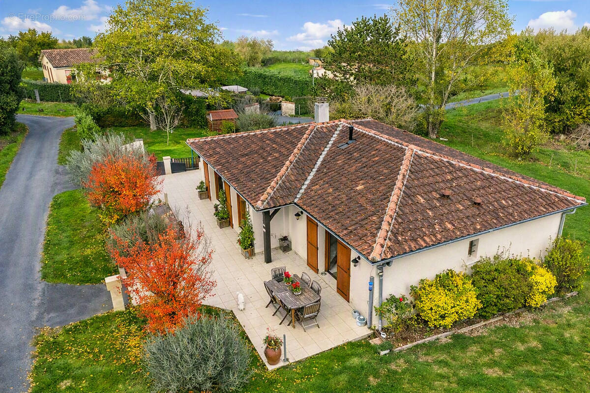 Maison à FOUGUEYROLLES