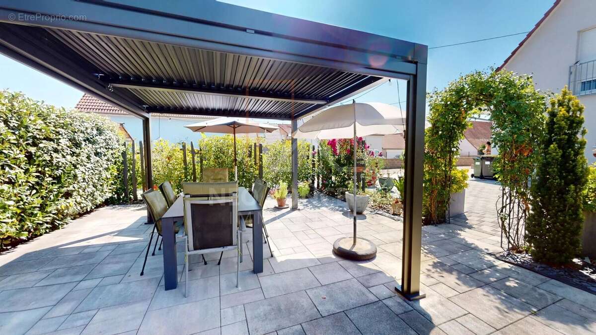 Exceptionnelle propriété de 35 ares avec maison contemporaine de 216 m² - photo 2