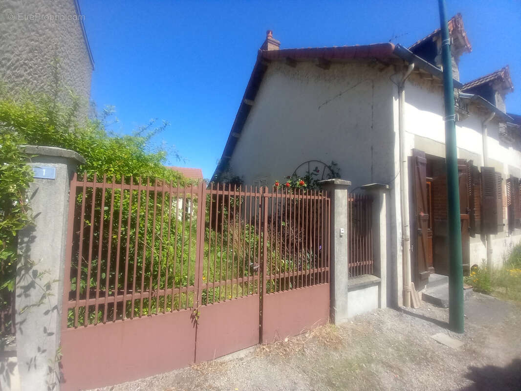 Grande maison de Bourg 3 chambres 03400 SAINT ENNEMOND - photo 2