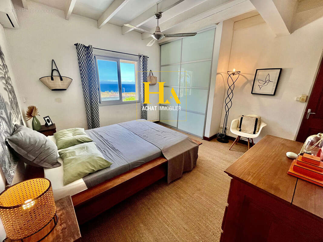 Maison T6  de 232.5 m2 à Saint-Pierre - La Cafrine - photo 9