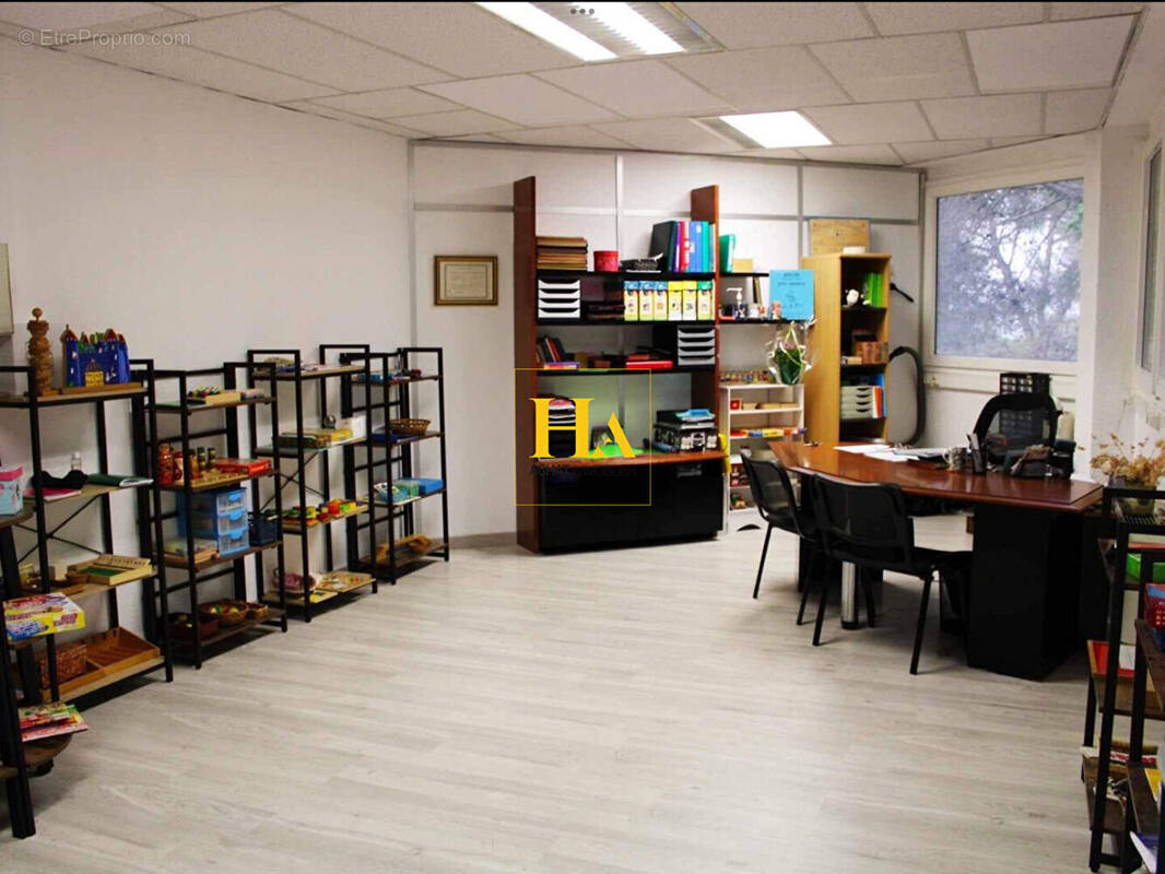 Commerce à VALBONNE