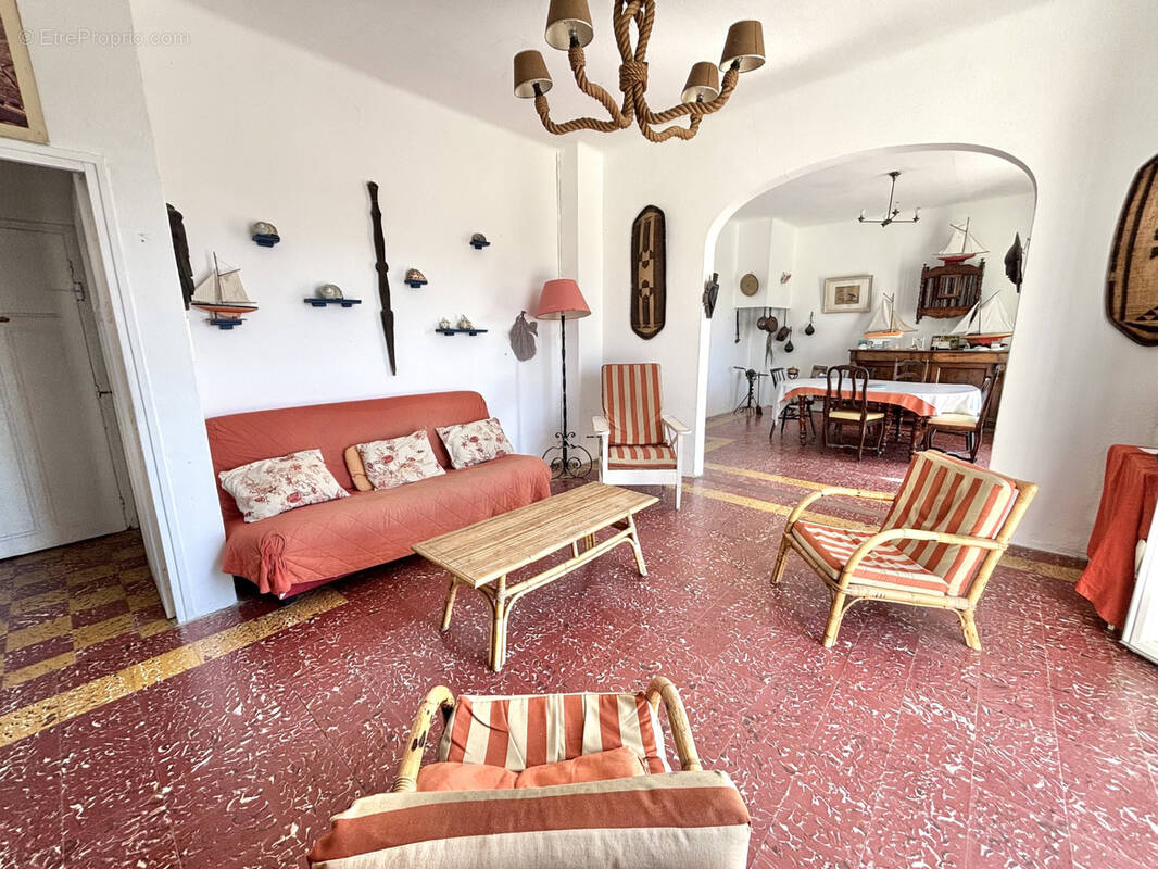 Appartement à MAUGUIO