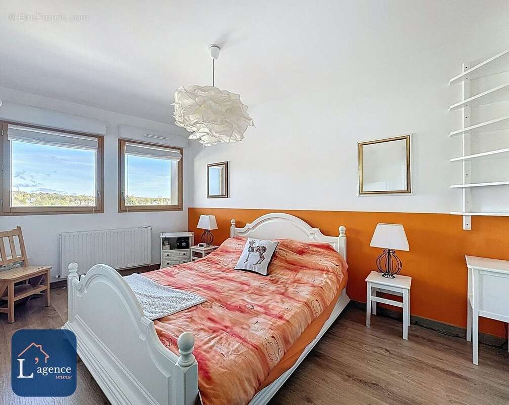 Appartement à PERON