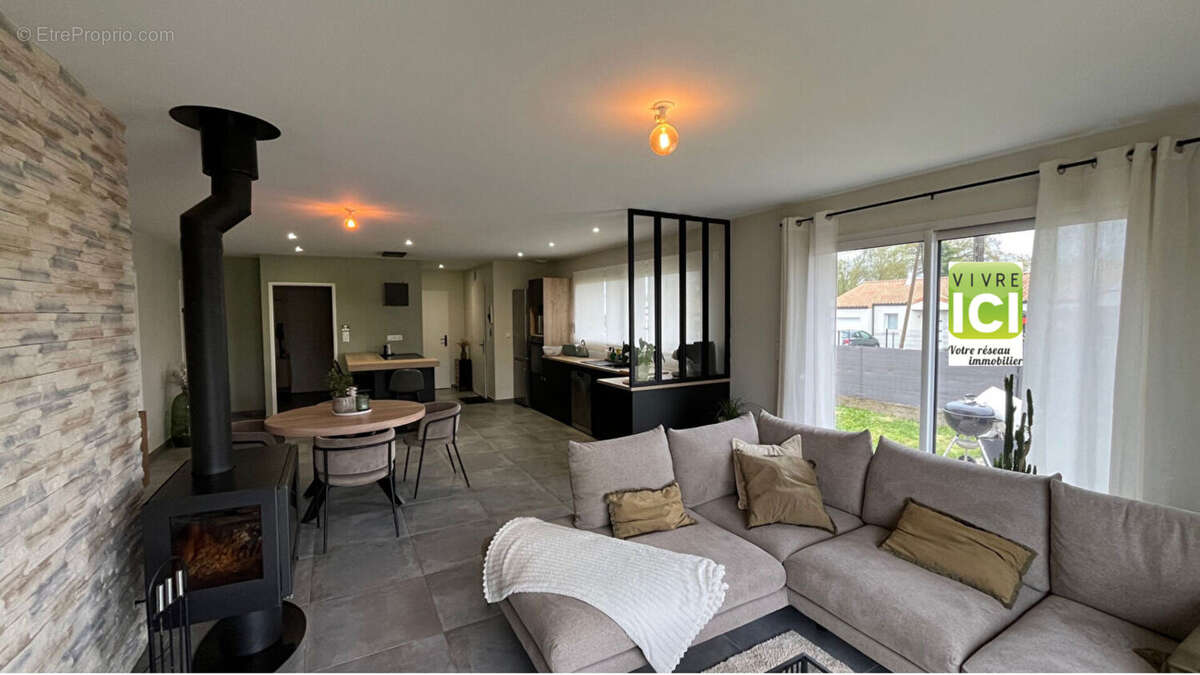 Maison à LA CHAPELLE-BASSE-MER