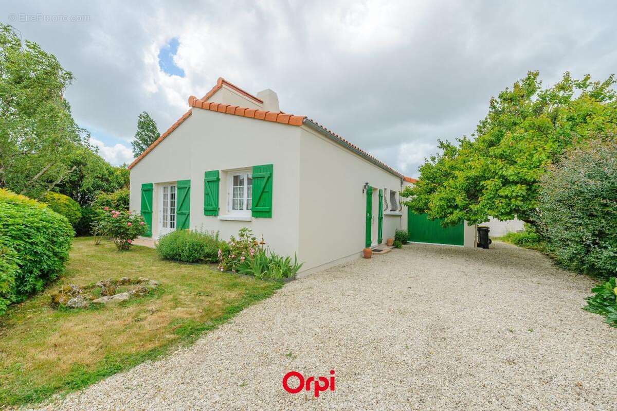 Maison À Vendre - L'Houmeau centre, 3 chambres, garage, jardin - photo 9