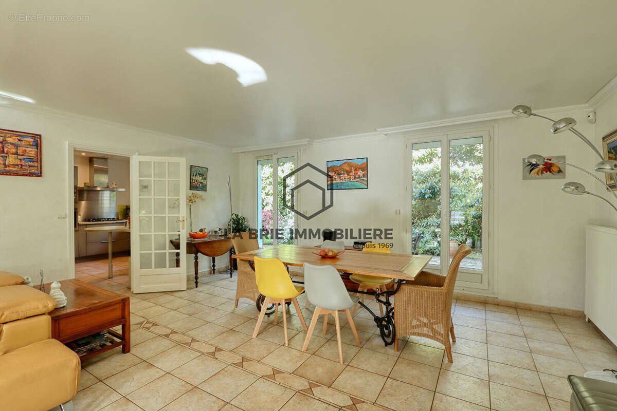 Maison à VILLECRESNES