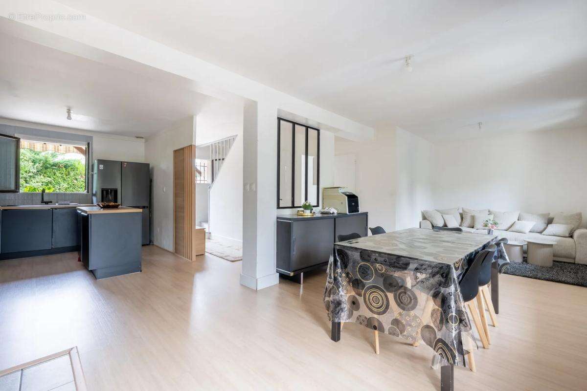 Maison de 6 pièces de 100 m² à Ézy-sur-Eure - photo 4