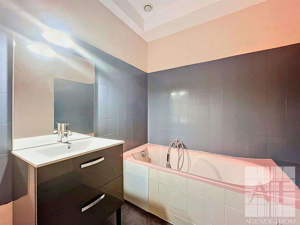 Maison à LONGUEFUYE