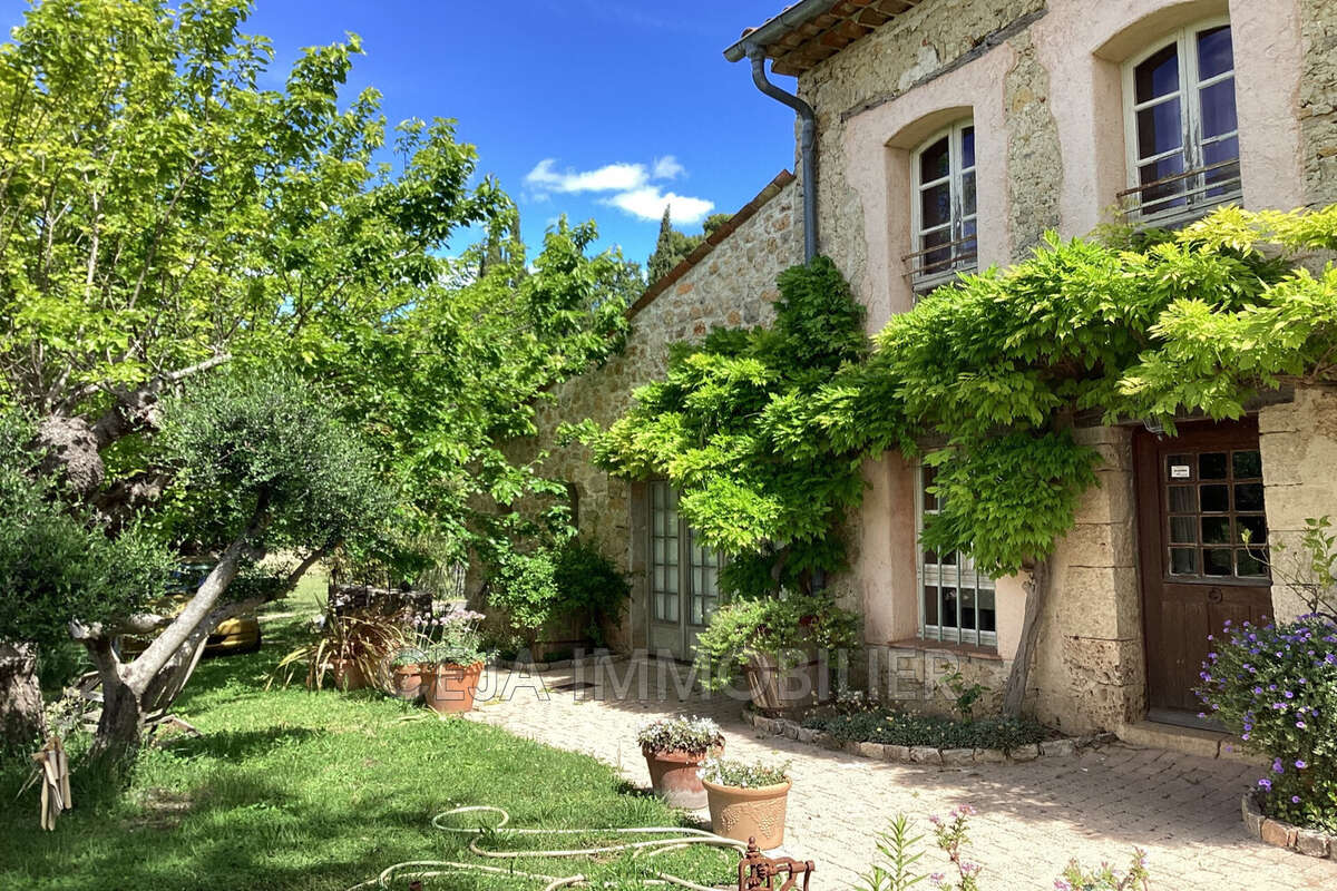 Maison à TOURRETTES