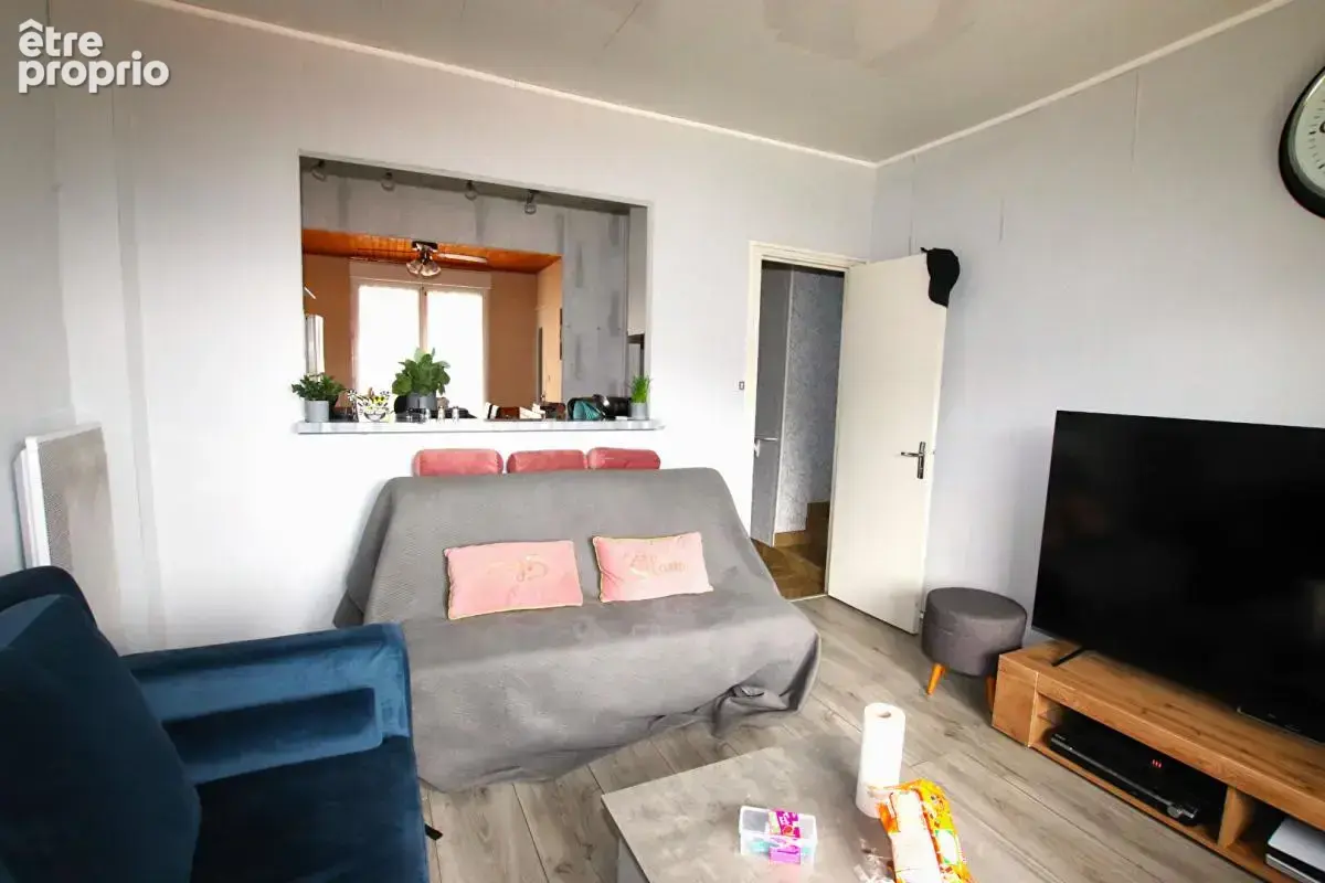Immeuble de rapport - 2 appartements et 2 commerces - photo 2