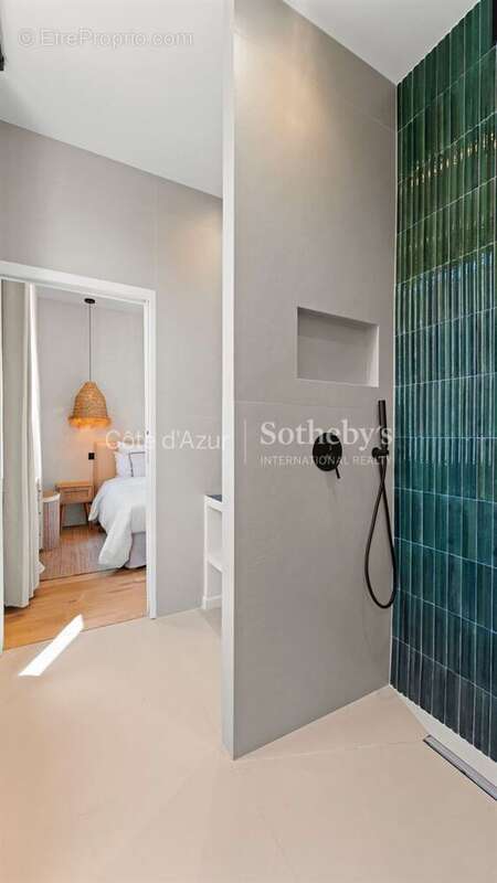 Appartement rénové de 68 m² avec terrasse et garage au cœur de Saint-Tropez - photo 10