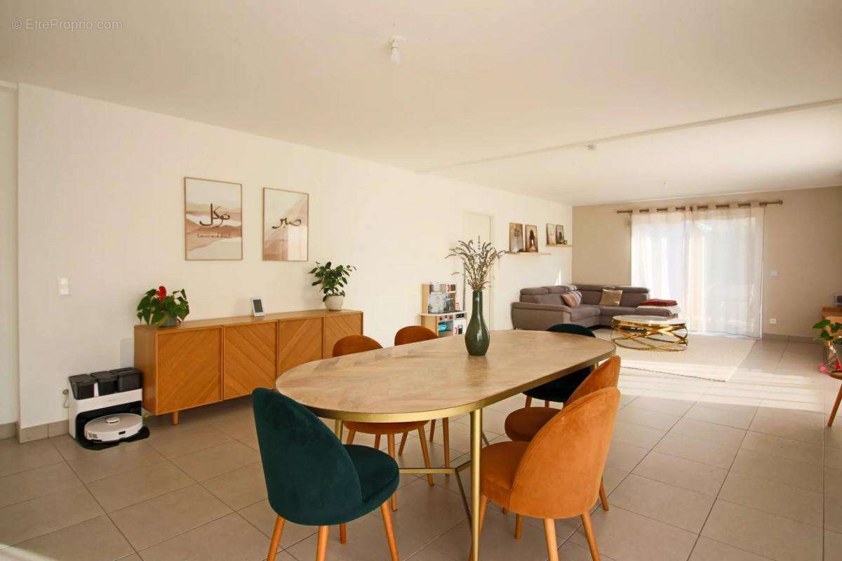 Maison à VAUX-LE-PENIL