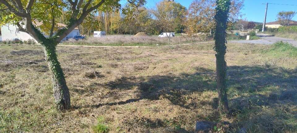 Terrain à VALLON-PONT-D'ARC