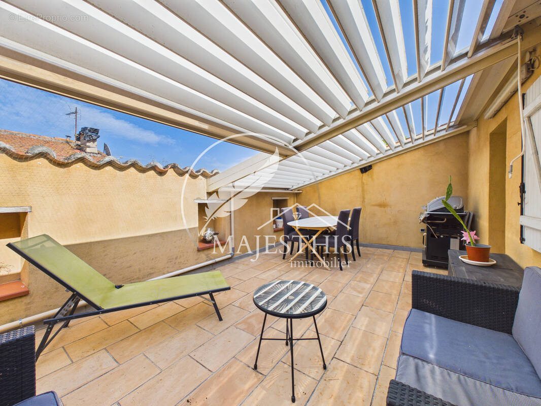 Appartement à SOLLIES-PONT