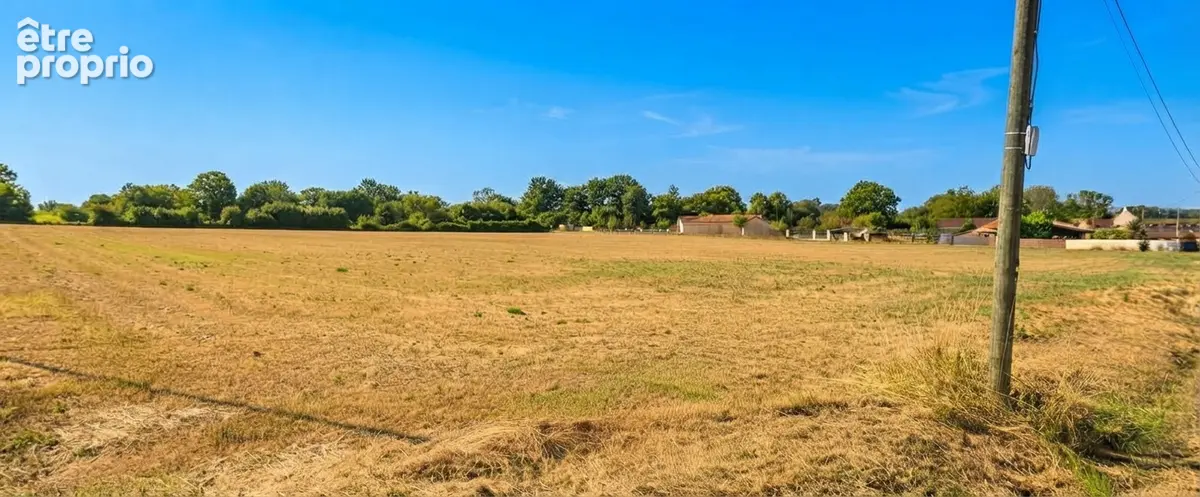 Terrain à SAINT-GENEST-SUR-ROSELLE