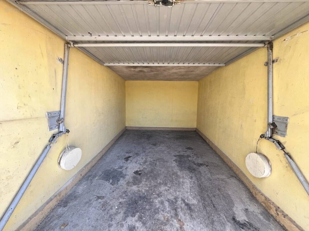 Parking à MARIGNANE