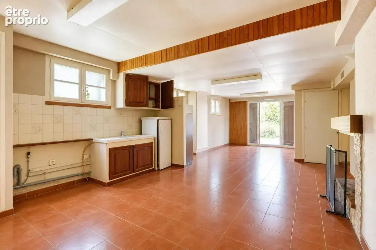 Maison de 121 m2 - avec travaux + entrepot de stockage de 180 m2 - photo 7