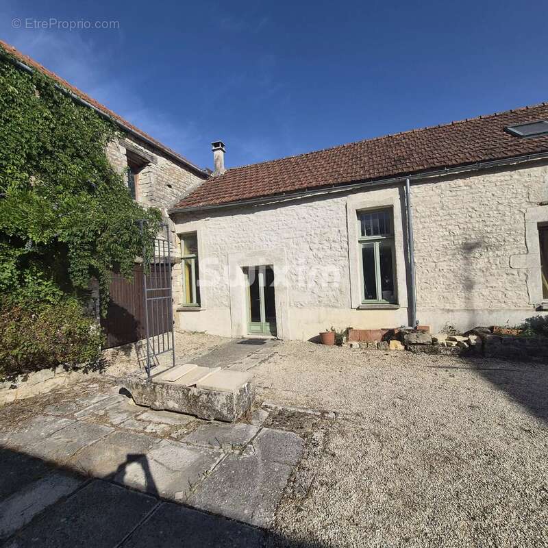 Maison de Charme : 11 Pièces, 329 m² Disponible - photo 21